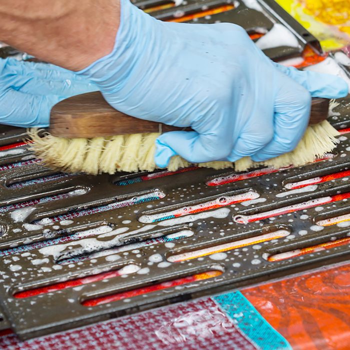 Clean grill pan