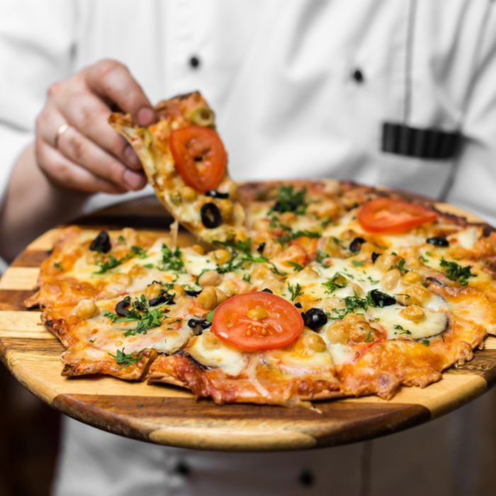 https://www.tasteofhome.com/wp-content/uploads/2018/08/tomato-olive-pizza.jpg?fit=700%2C700