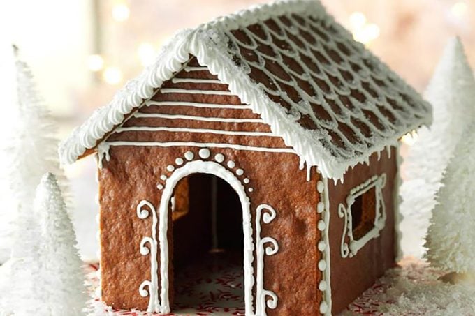 How to Build a Gingerbread House Homemade