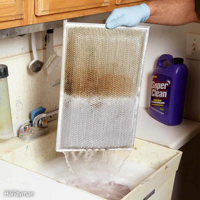 Cleaning grease filters