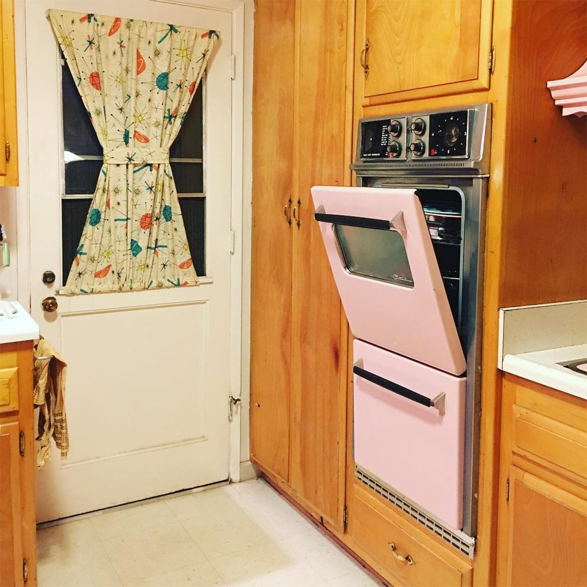 Whatever Happened To The Colorful Kitchen? - Go Retro!