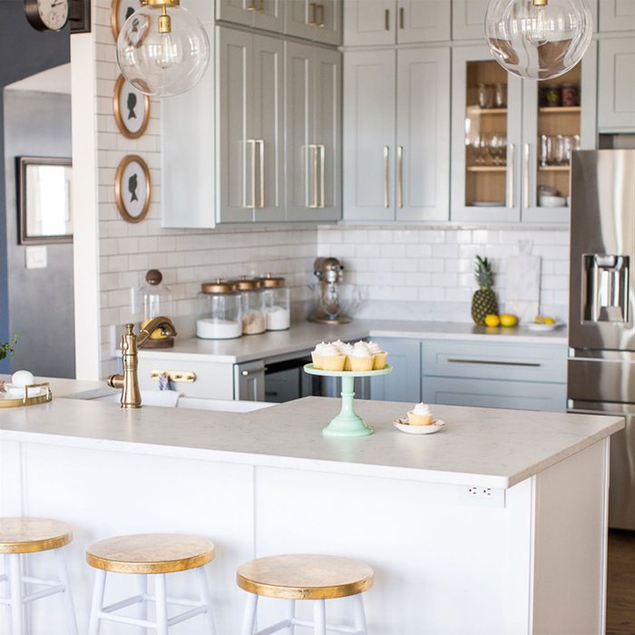 Light and gold kitchen
