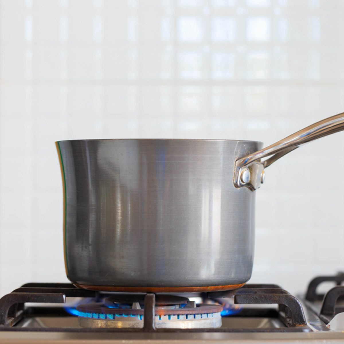 A pot on a gas cooker (boiling water for cooking); Shutterstock ID 457320730; Job (TFH, TOH, RD, BNB, CWM, CM): TOH