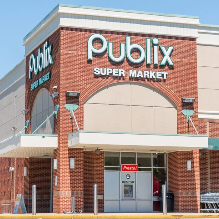 Publix grocery store exterior and logo.