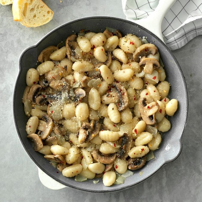 Gnocchi With Mushrooms And Onion Exps Sdfm19 138983 C10 10 12b 12