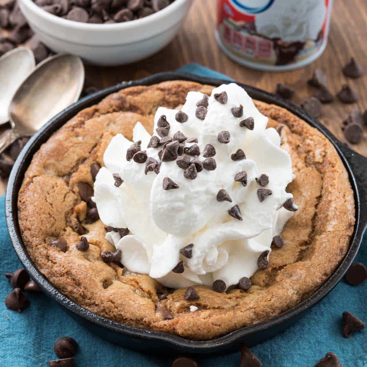 https://www.tasteofhome.com/wp-content/uploads/2019/01/Skillet-Chocolate-Chip-Cookie-4-of-14.jpg?fit=700%2C700