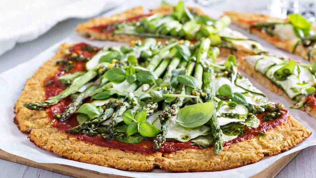 Cauliflower green pizza with spinach, zucchini and asparagus; Shutterstock ID 270800813; Job (TFH, TOH, RD, BNB, CWM, CM): TOH