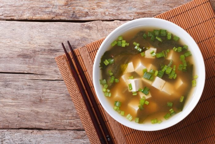 Med det samme bind pint What Is Miso Soup? (And How Do I Make It?)