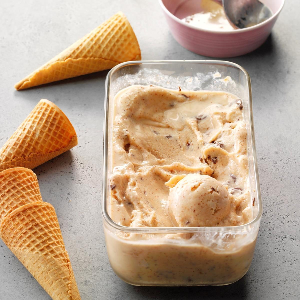 https://www.tasteofhome.com/wp-content/uploads/2019/02/Almond-Butter-Swirl-Ice-Cream_EXPS_DAI18_198636_E08_29_6b-15.jpg?fit=700%2C1024