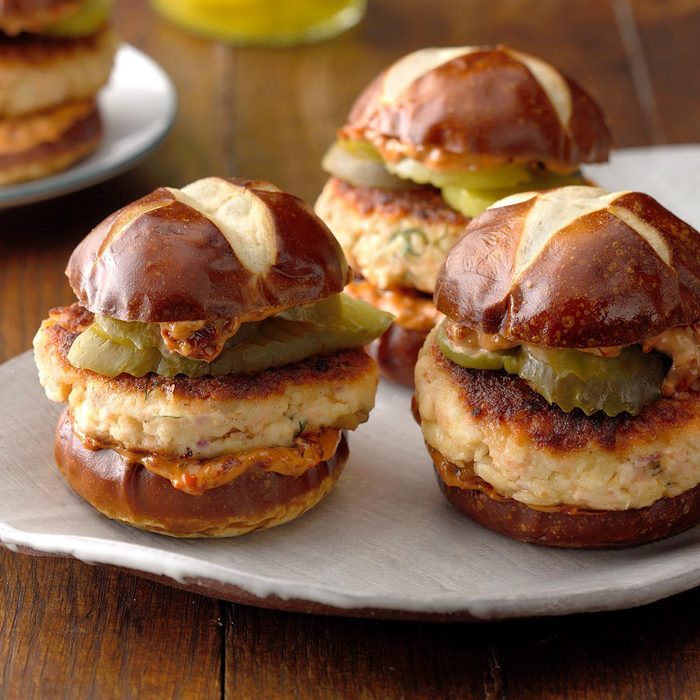 Salmon Sliders With Sun Dried Tomato Spread Exps Tham19 233120 B11 09 8b 10