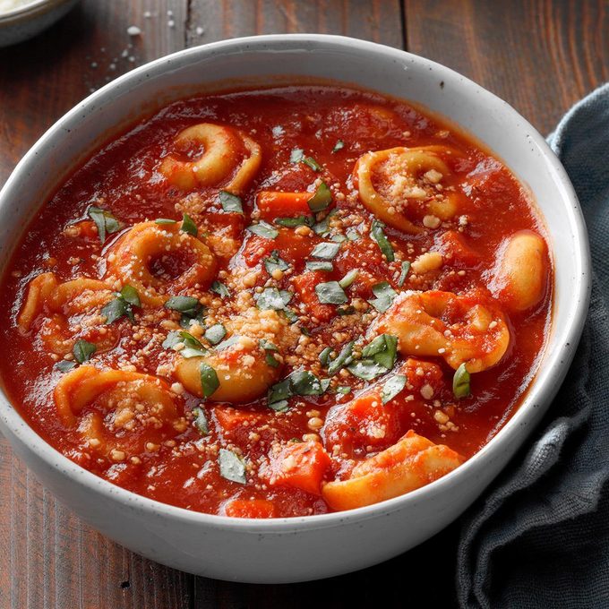 Tomato Basil Tortellini Soup Exps Sdjf19 194369 B10 17 3b 2