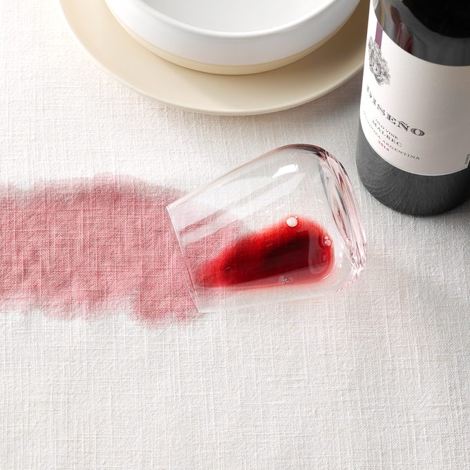 Soiled table cloth; Split Red Wine; Wine glass spill