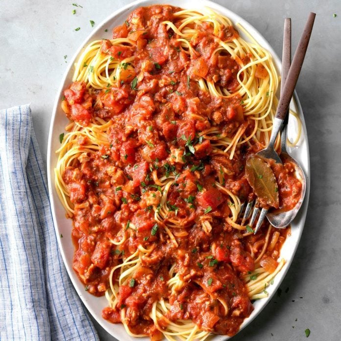Whole-Grain Spaghetti with Italian Turkey Sausage, Arugula & Balsamic  Tomato Sauce