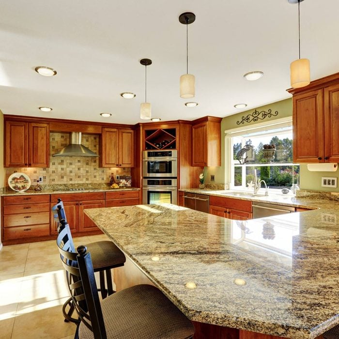 shutterstock_447557698 granite slab kitchen countertop