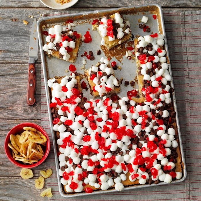 Banana Split Cake Bars Exps Tohas19 185038 E04 19 5b 11