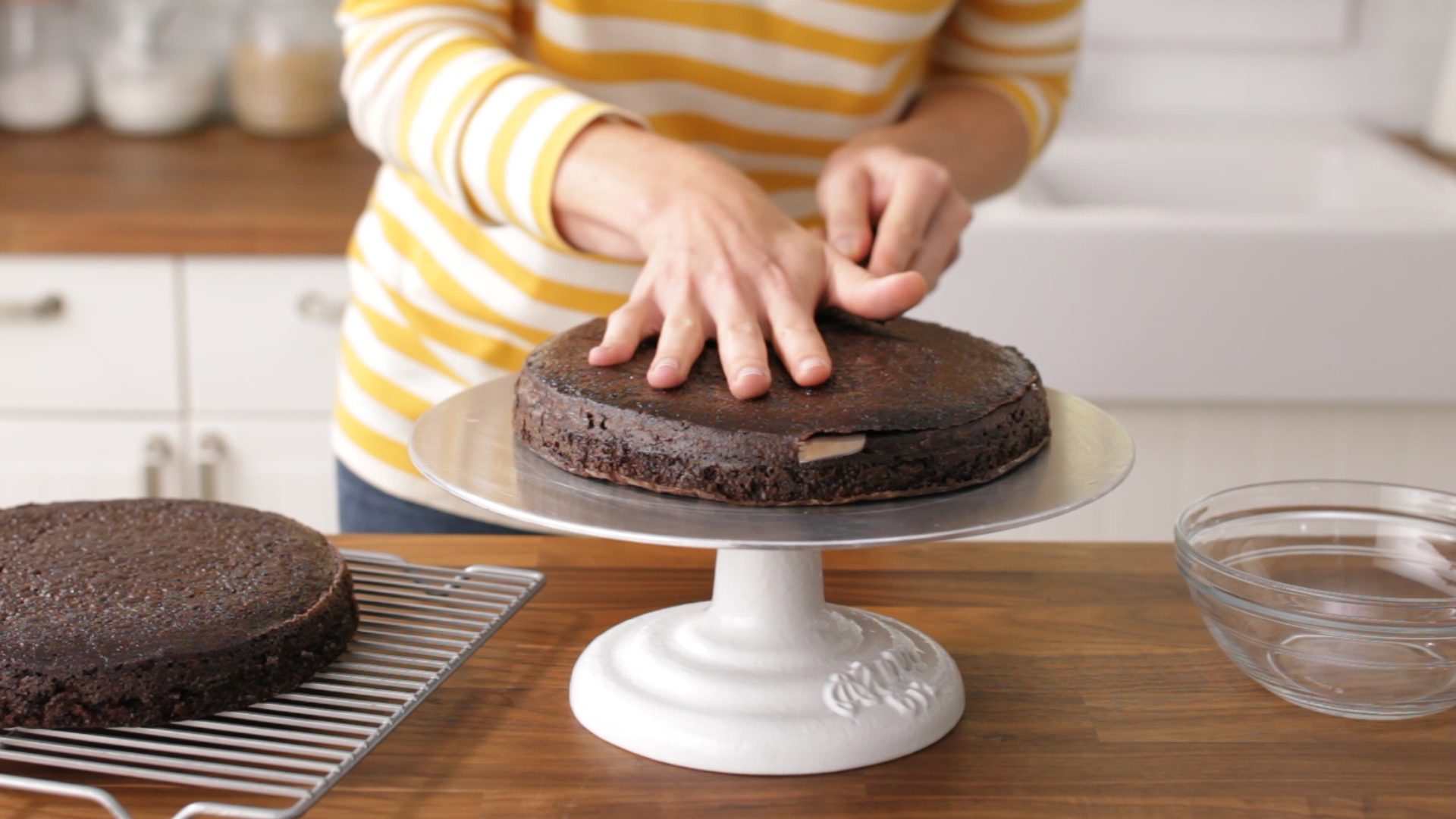  How to Frost a Cake the Easy and Elegant Way