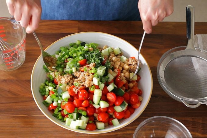 How to make grain salad-mixing the salad