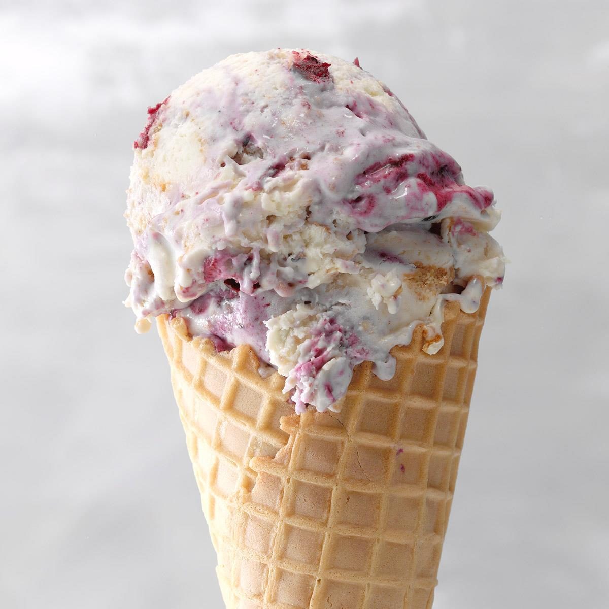 https://www.tasteofhome.com/wp-content/uploads/2019/04/No-Churn-Blueberry-Graham-Cracker-Ice-Cream_EXPS_THJJ19_233903_E02_20_10b-1.jpg?fit=700%2C1024