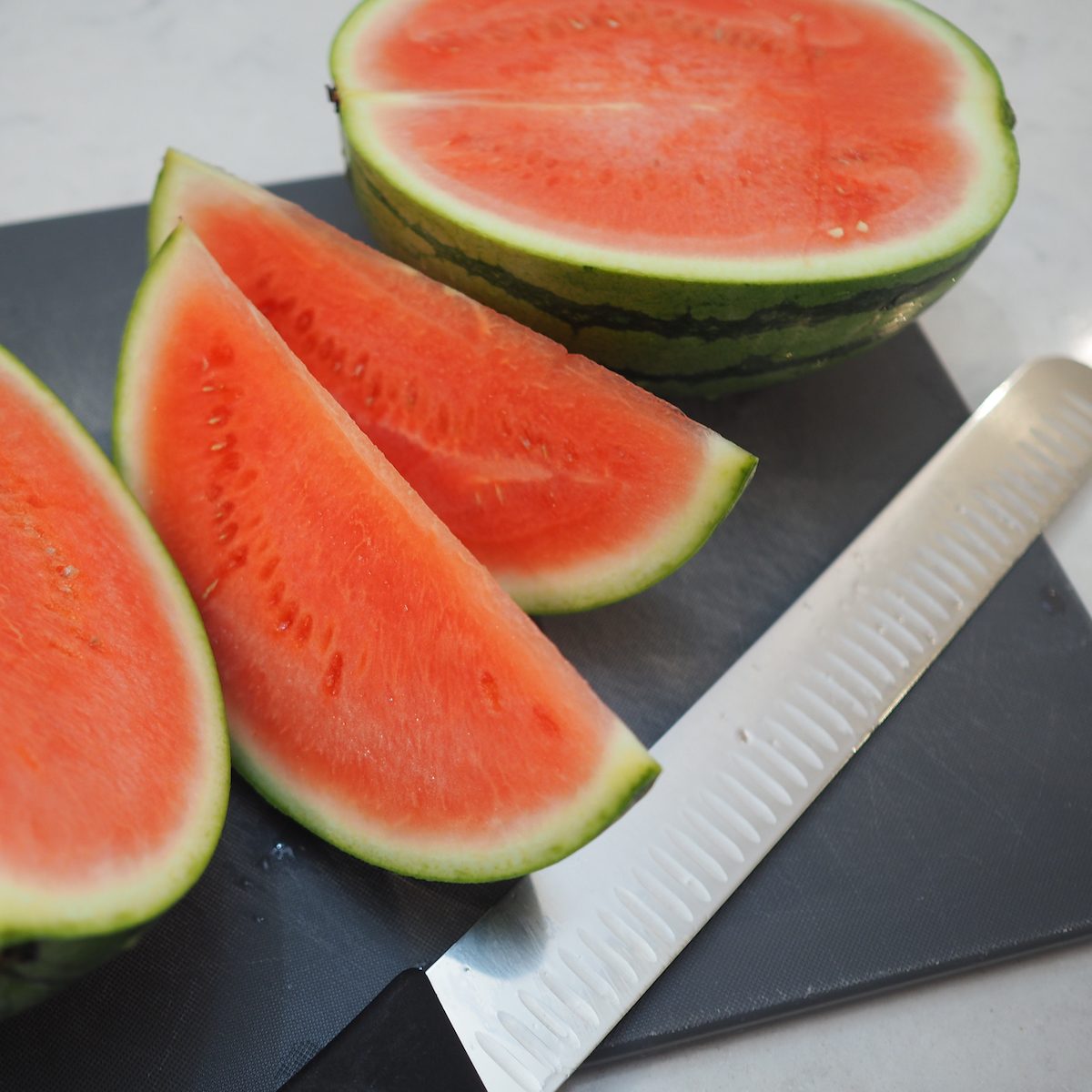Cut watermelon (halves, half, quarter), watermelon slices, sliced watermelon