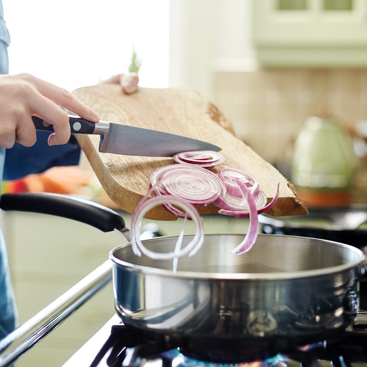 https://www.tasteofhome.com/wp-content/uploads/2019/04/woman-adding-chopped-onions-to-frying-pan-GettyImages-480132614.jpg?fit=680%2C680