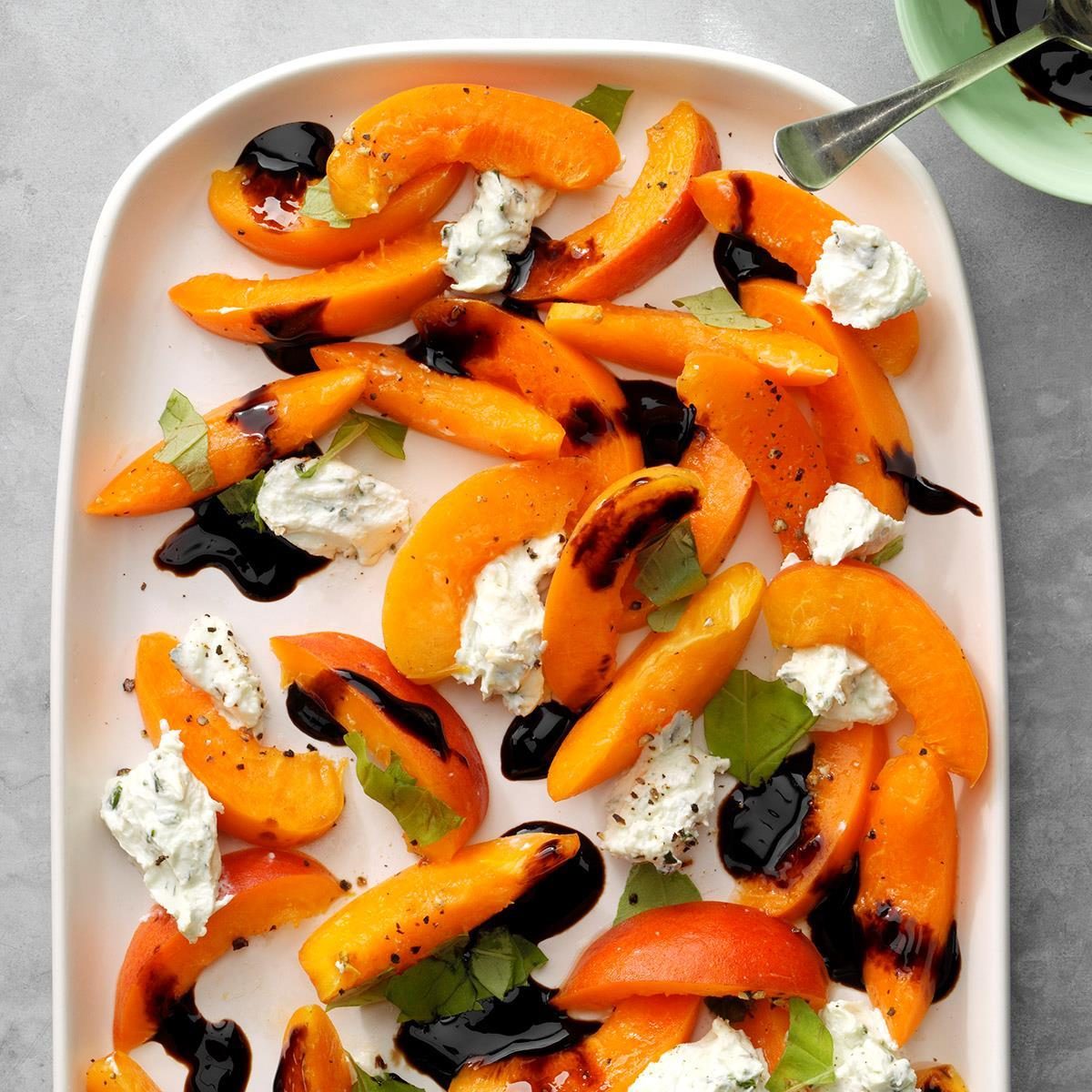 Apricots With Herbed Goat Cheese Exps Sdjj19 148126 B02 12 10b 14