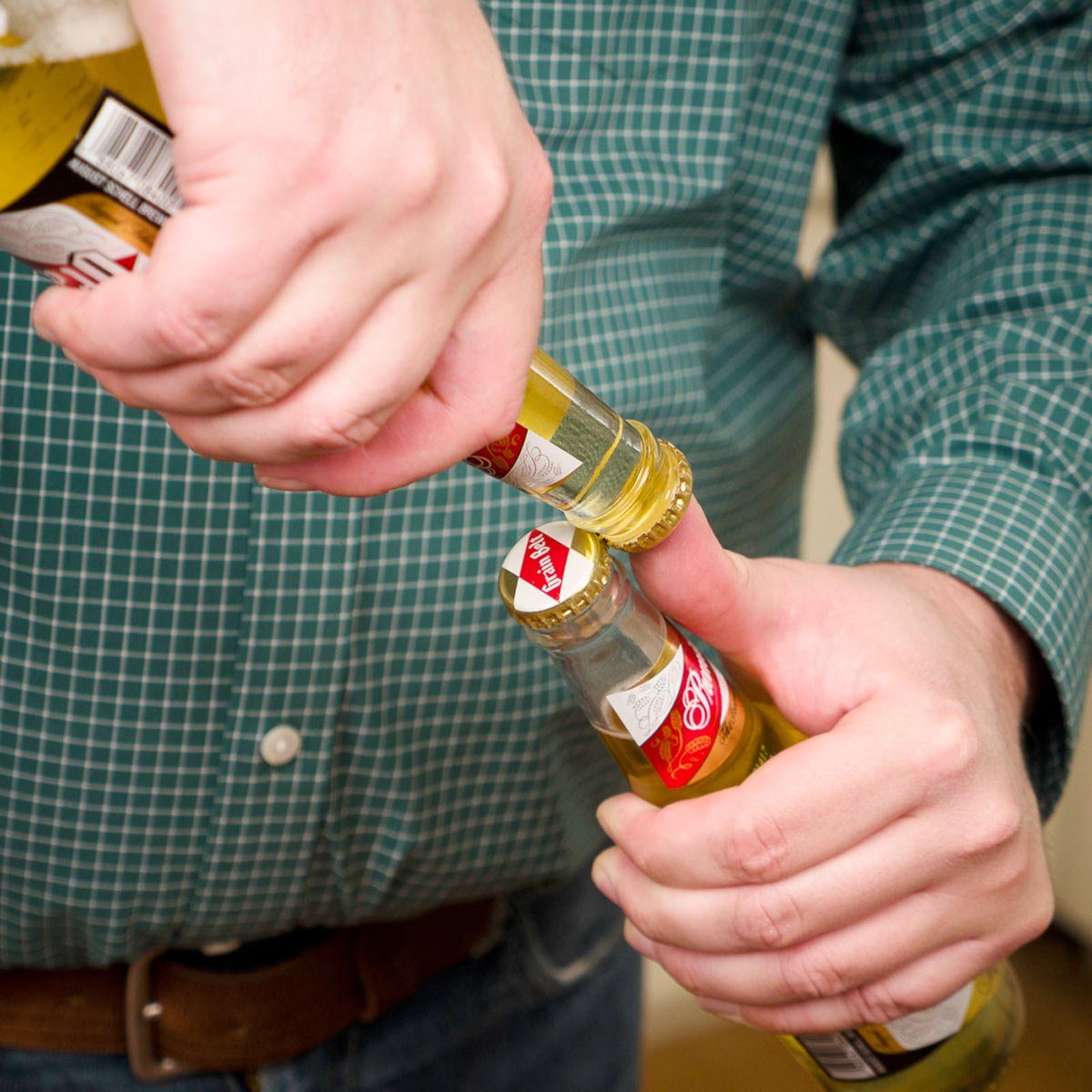 Top 105+ Images how to open a beer with a quarter Updated