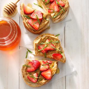 Peanut Butter, Strawberry and Honey Sandwich