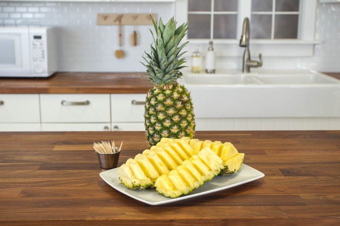 how to cut pineapple