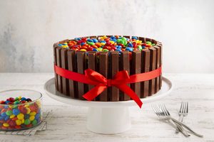 How to Make a Colorful Kit Kat Cake