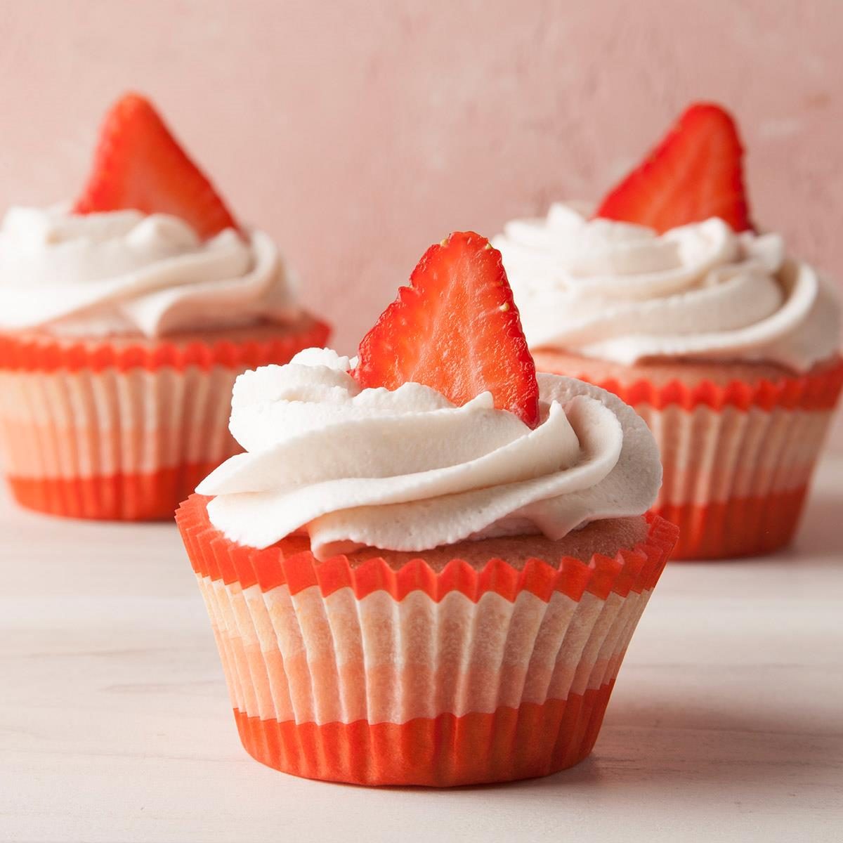 Strawberry Cupcakes With Whipped Cream Frosting Exps Ft19 242523 F 0619 1 15