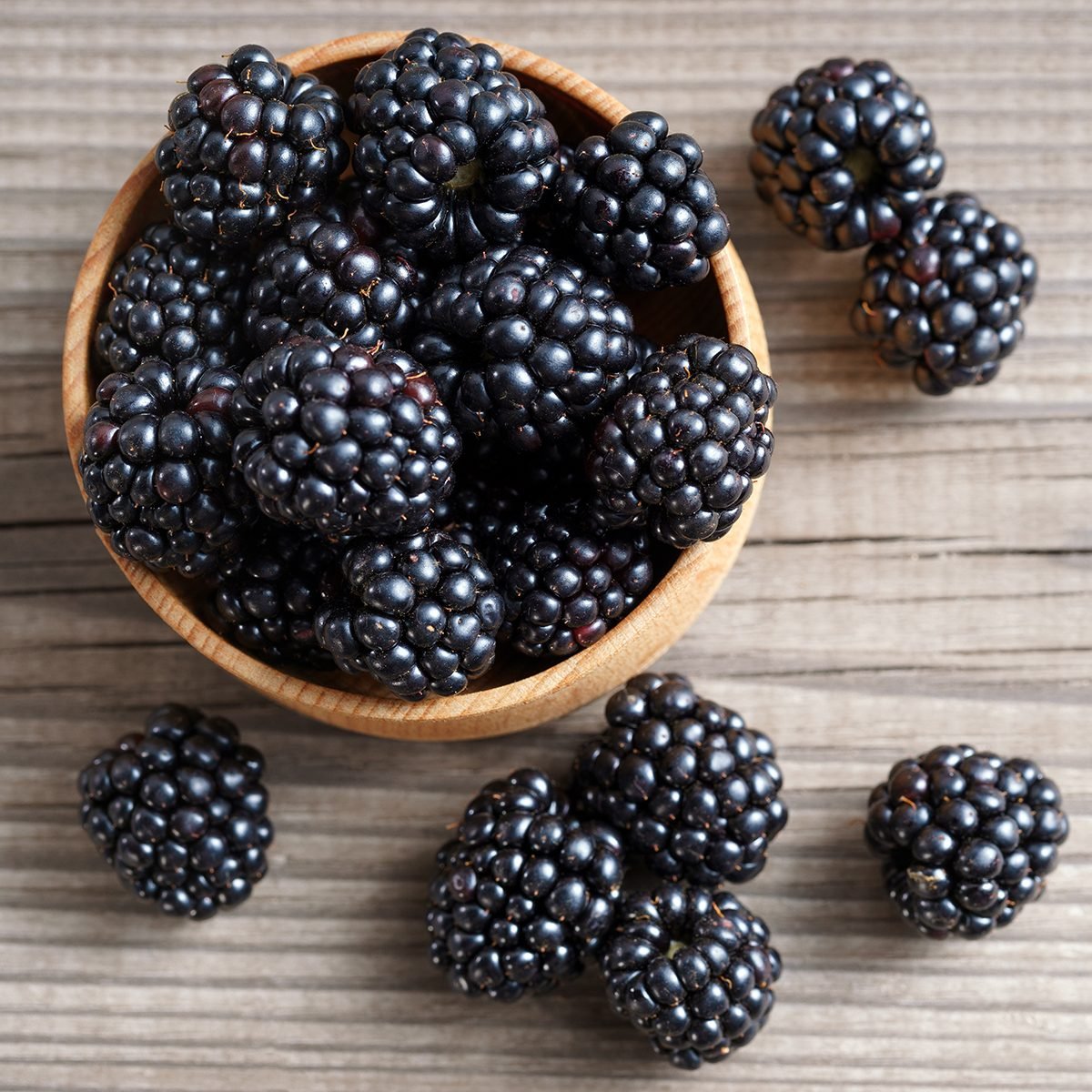 fruits for diabetics Deluxe blackberries in bowl on wooden background.