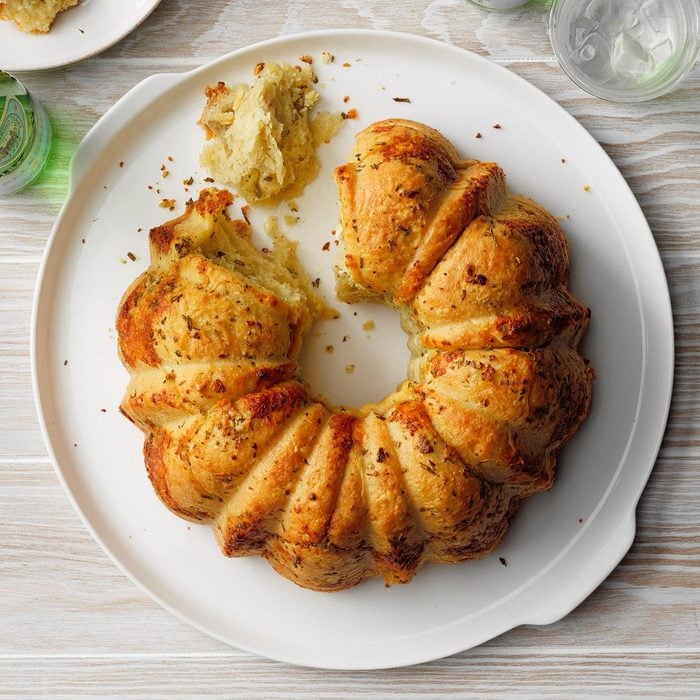 Buttery Garlic Rosemary Pull Apart Bread Exps Tohon19 236820 E06 13 6b 12