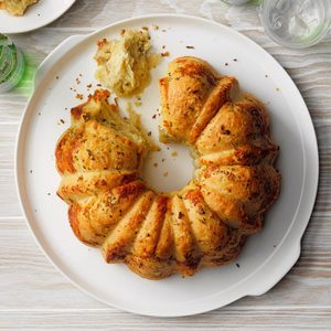 Garlic Rosemary Pull-Apart Bread