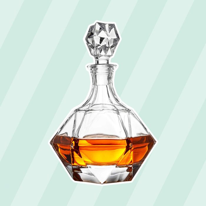 FineDine European Style Glass Whiskey Decanter & Liquor Decanter with Glass Stopper, 30 Oz.- With Magnetic Gift Box - Aristocratic Exquisite Diamond Design - Glass Decanter for Alcohol Bourbon Scotch.