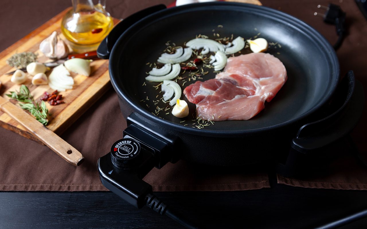 Nonstick Extra Deep Electric Skillet - With Lid With Steam Vent (12 Inch)
