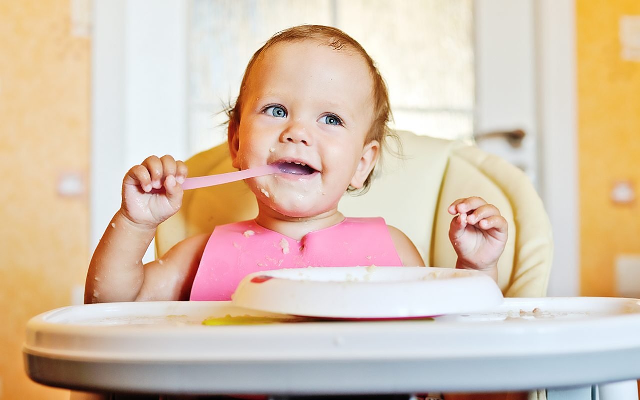 总是一口一口喂宝宝，怎么才能训练宝宝自己吃饭? - 知乎