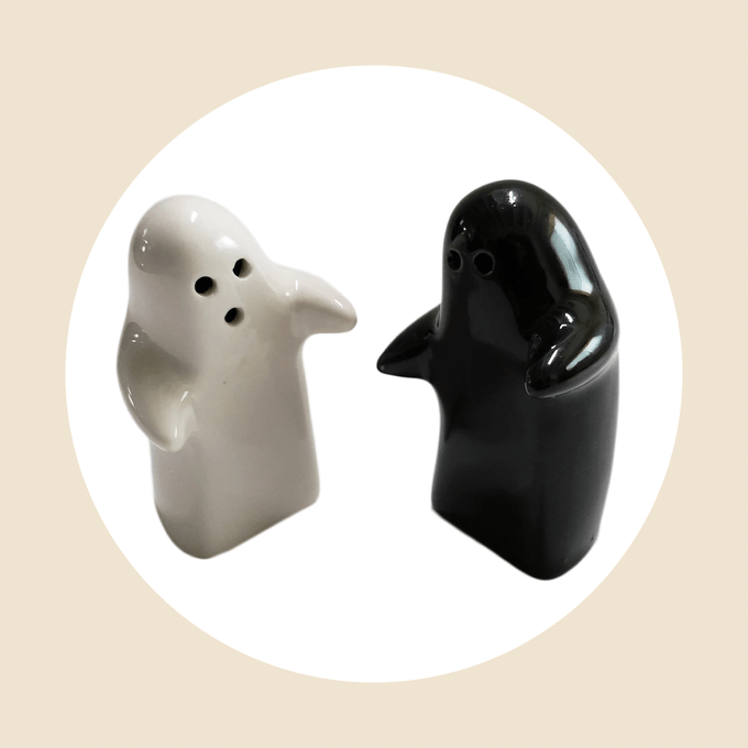 Salt Pepper Shakers Hugging Ghosts Ecomm Via Etsy.com