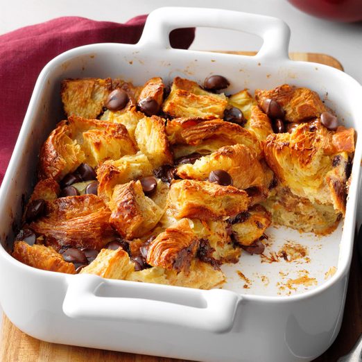 Chocolate Croissant Bread Pudding Exps Tohfm20 154430 E09 25 8b 1