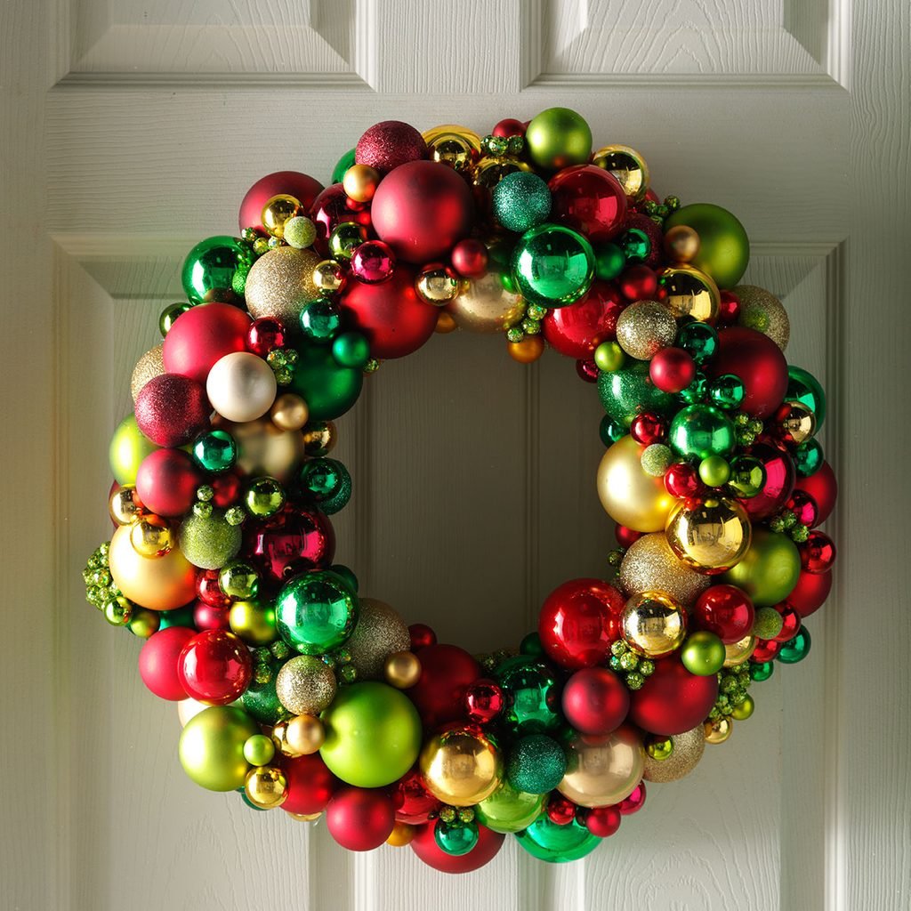 DIY Christmas Wreath Ideas: 12 Easy Crafts (With Pictures!)