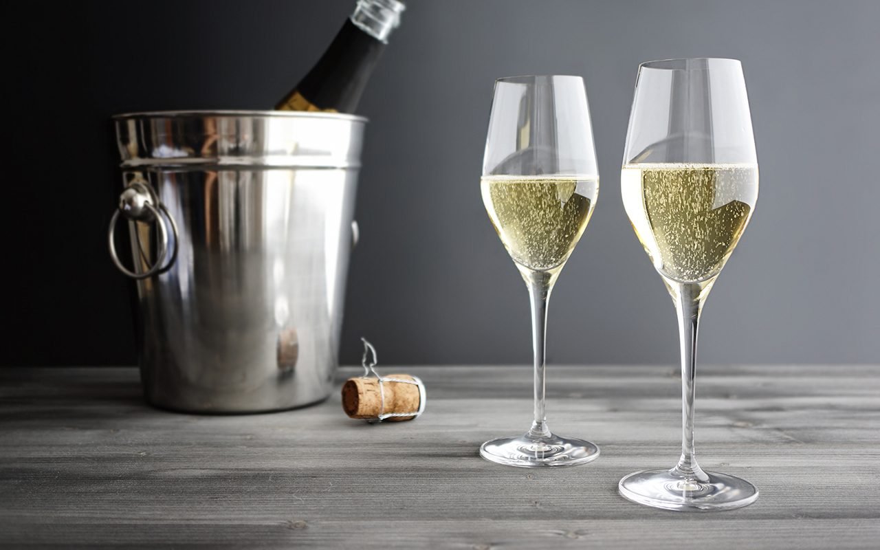 huren pakket Mus What Is the Best Glass for Drinking Champagne? | Taste of Home