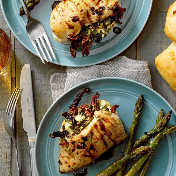 A plate of a diabetic-friendly chicken and veggie dish with lean chicken breast