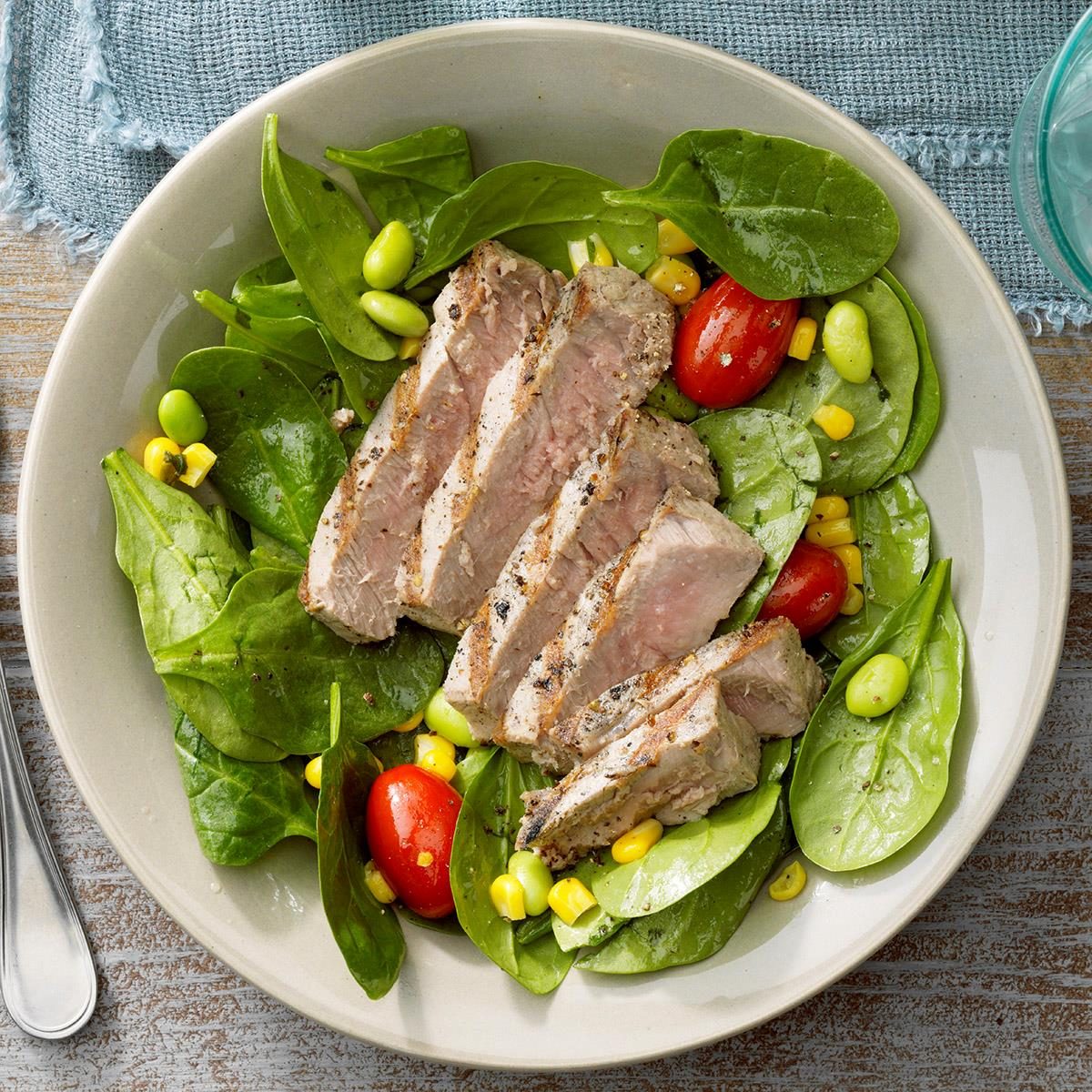 Grilled Tuna Salad Exps Toham20 50419 E10 30 4b 11