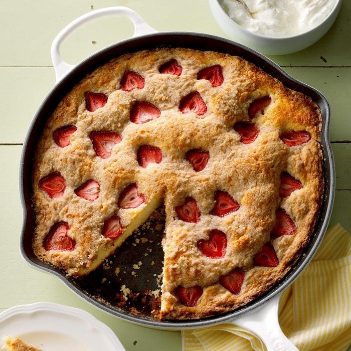 Strawberry Buttermilk Skillet Shortcake Exps Toham20 244332 E11 08 8b 35