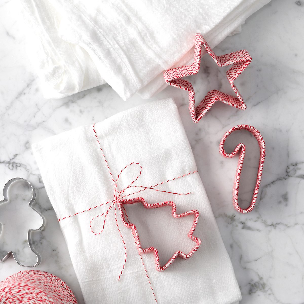 19 Homemade Christmas Ornaments to Decorate Your Tree With