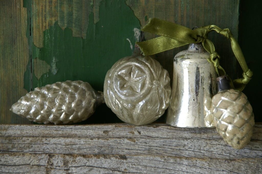 https://www.tasteofhome.com/wp-content/uploads/2019/12/Antique-silver-christmas-balls-1024x681.jpg