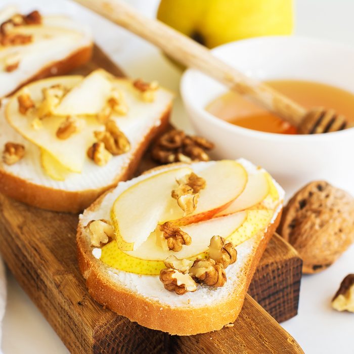Toasts with pear, cream cheese, nuts and honey.