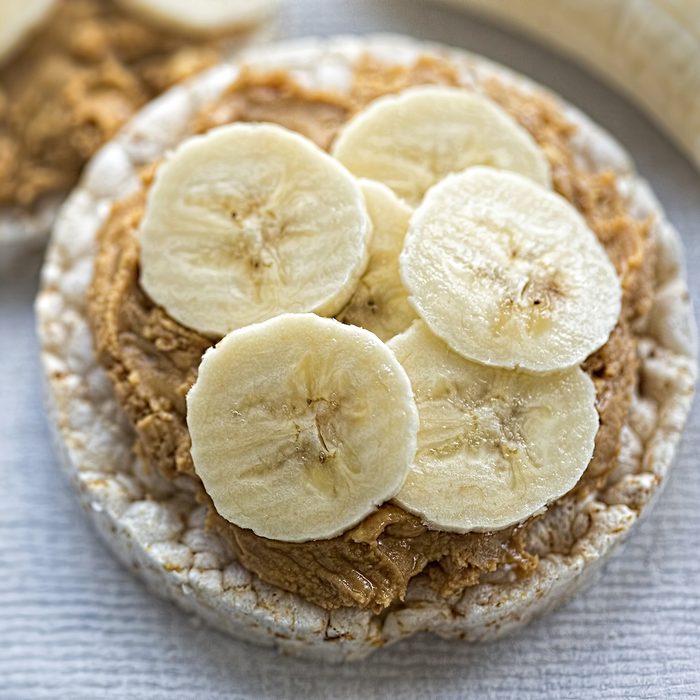 Rice cakes with peanut butter & sliced banana