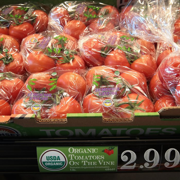 CHICAGO, IL - JUNE 12: Organic tomatoes are offered for sale at an Aldi grocery store on June 12, 2017 in Chicago, Illinois. Aldi has announced plans to open 900 new stores in the United States in the next five years. The $3.4 billion capital investment would create 25,000 jobs and make the grocery chain the third largest in the nation behind Wal-Mart and Kroger. (Photo by Scott Olson/Getty Images)