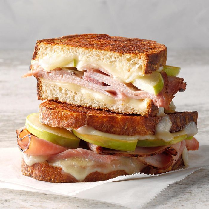 Grilled Cheese Ham And Apple Sandwich Exps Chmz19 236229 B11 16 1b 1