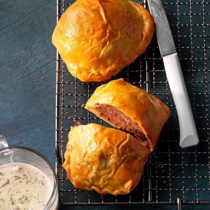 Ground-Beef-Wellington_EXPS_GBBZ19_30284_E11_27_6b_basedon-696x696.jpg